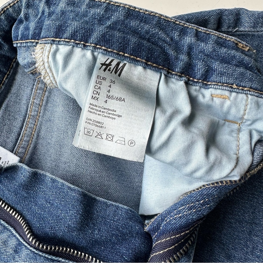 NWOT H&M Cuffed Denim Jean Short - Picture 8 of 9